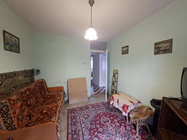Apartament cu 4 camere decomandat în Central