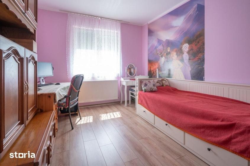 Casă cu 5 camere cu Teren 900 Mp în Burdea