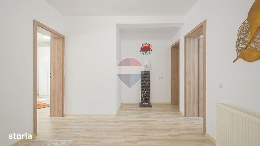 Apartament cu 4 camere decomandat în Clăbucet