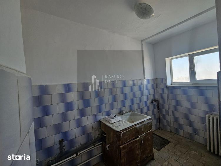 Apartament cu 3 camere decomandat în Giurgiului