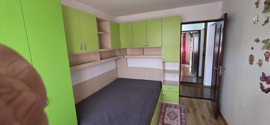 Apartament cu 3 camere decomandat, mobilat în E3