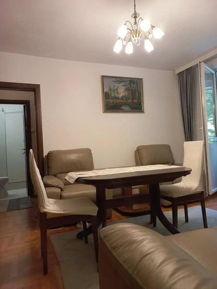 Apartament cu 3 camere semidecomandat în Drumul Taberei