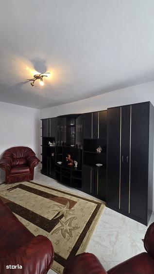 Apartament cu 3 camere decomandat în Vitrometan
