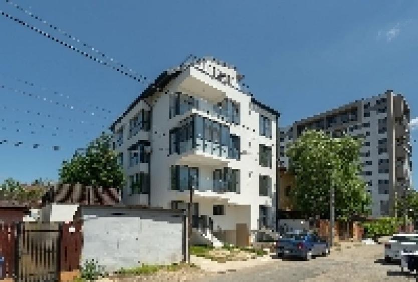 Apartament cu 4 camere decomandat în Central