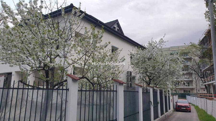 Casă individuală cu 6 camere cu Canalizare în Herăstrău
