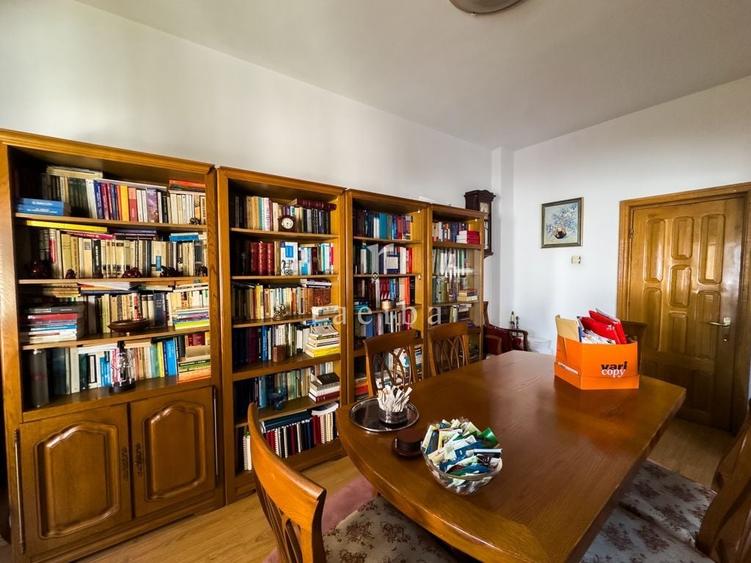 Apartament cu 11 camere semidecomandat în Dacia