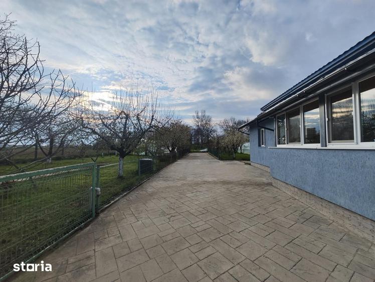 Casă cu 5 camere cu Teren 4000 Mp în Florești