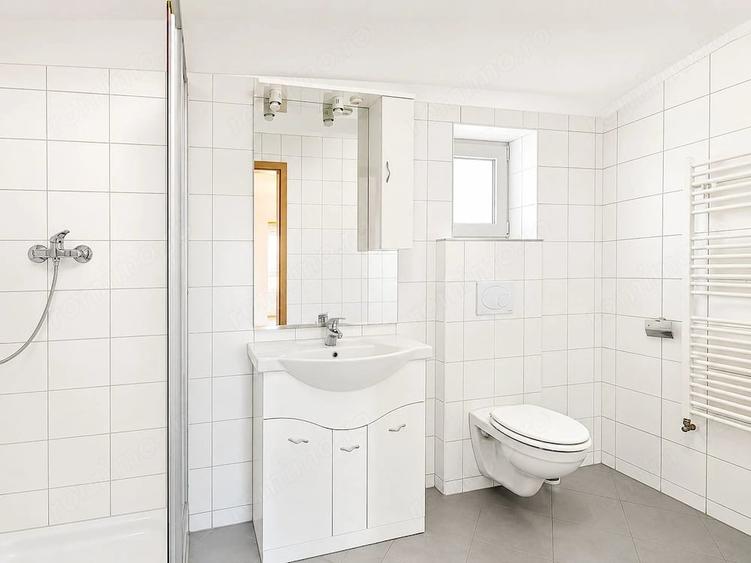 Apartament cu 4 camere decomandat în Girocului