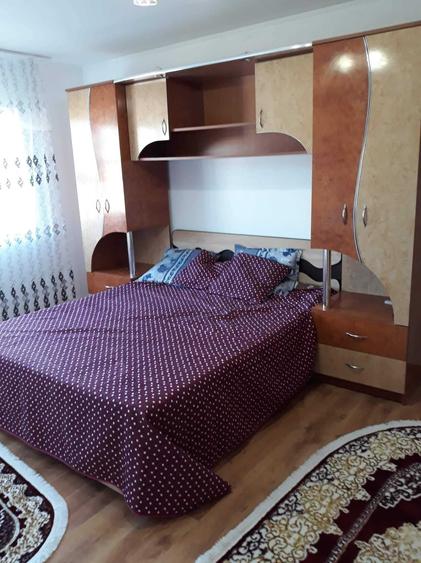 Vand apartament in orasul Marasesti, str. Garoafei, etajul 4 cu 3 camere. Apartamentul este bine intretinut si se vinde complet mobilat. - 1