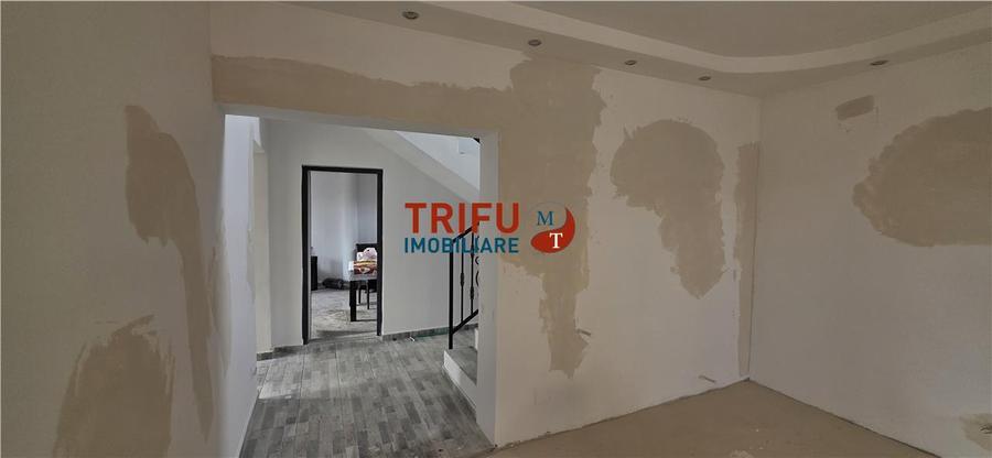 Duplex cu 5 camere cu Canalizare în Micești