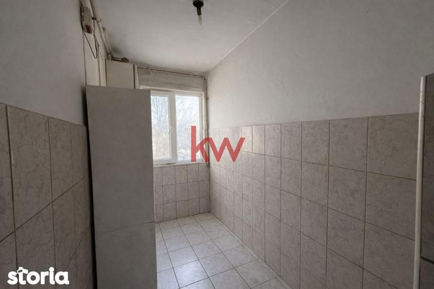 Apartament cu 3 camere semidecomandat în Alexandru cel Bun