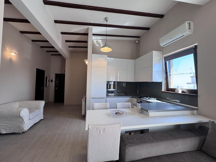 Apartament cu 3 camere semidecomandat în Europa