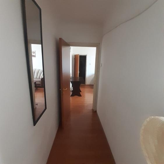 Apartament cu 4 camere semidecomandat în Drumul Taberei