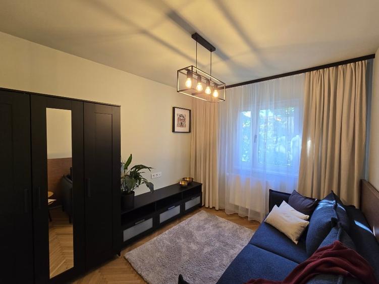 Apartament cu 3 camere semidecomandat, mobilat în Circumvalațiunii