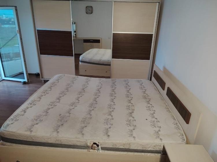 Casă individuală cu 5 camere cu Canalizare în Central