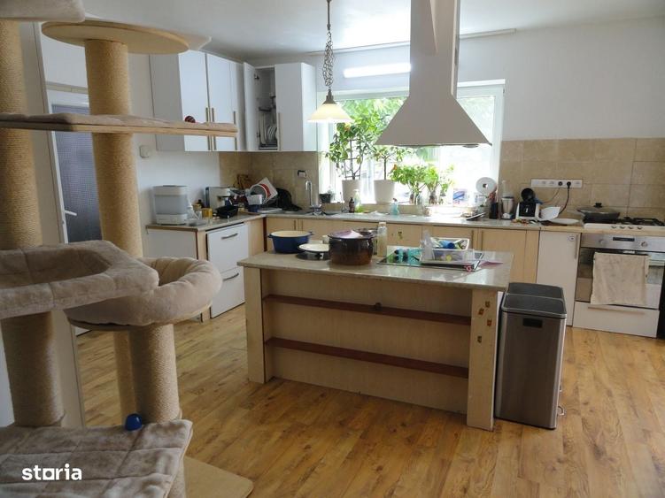 Casă cu 4 camere cu Teren 500 Mp în Central