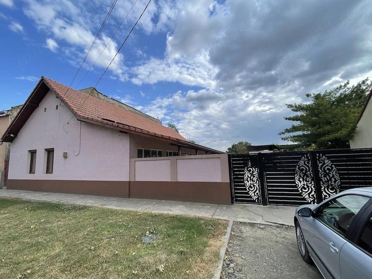 Casă cu Teren 1798 Mp în Iecea Mare