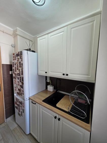 Apartament cu 3 camere semidecomandat în Circumvalațiunii