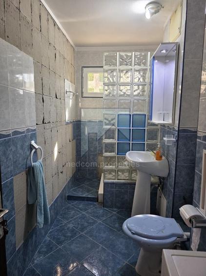 Apartament cu 3 camere semidecomandat, mobilat în Berceni