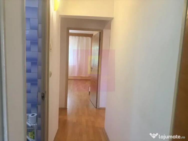 Apartament cu 3 camere decomandat în Drumul Sării