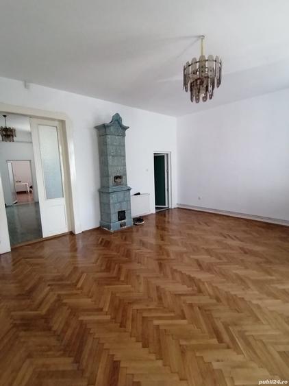 Casă cu 4 camere în Central