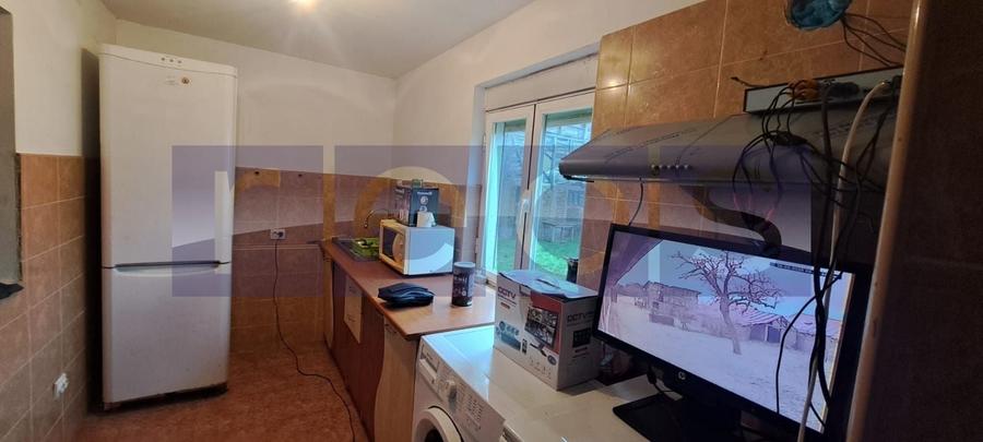 Casă individuală cu 4 camere cu Canalizare în Peretu