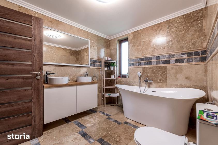 Casă cu 5 camere cu Teren 701 Mp în Vladimirescu