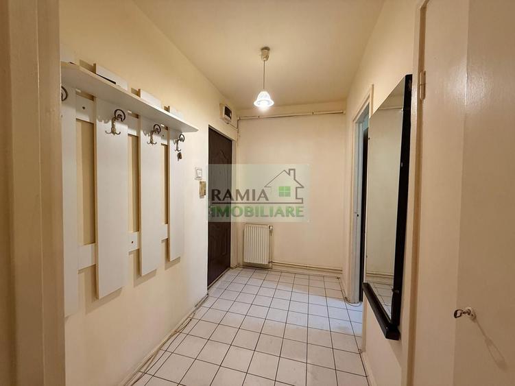 Apartament cu 2 camere semidecomandat, mobilat în Centrul Civic