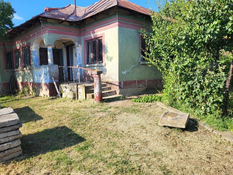 Casă cu 3 camere în Izvor