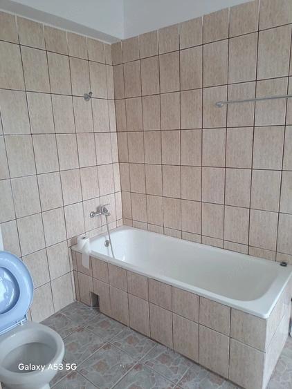 Apartament cu 6 camere decomandat în Central