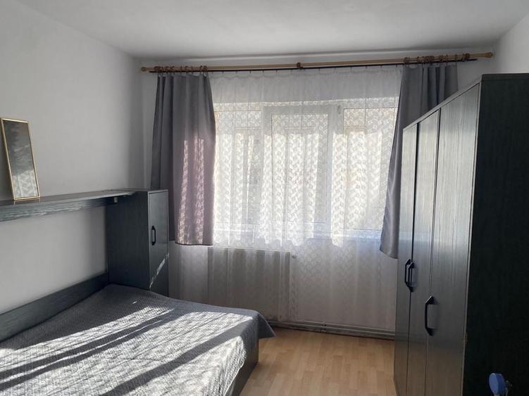 Apartament cu 3 camere decomandat în Vasile Aaron