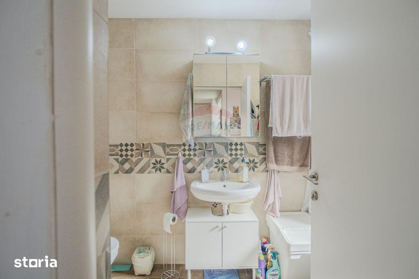 Casă cu 8 camere cu Teren 953 Mp în Vulcan