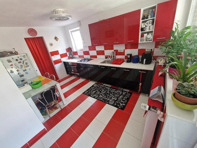 Casă cu 5 camere cu Teren 300 Mp în Exterior Vest