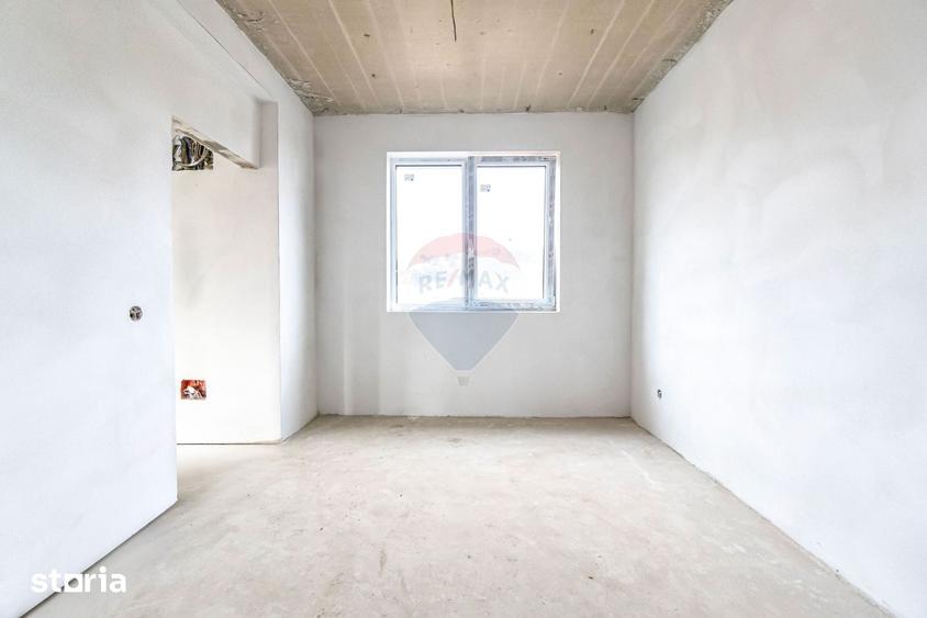 Casă cu 5 camere cu Teren 800 Mp în Sânpetru