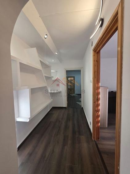 Apartament cu 3 camere semidecomandat în Câmpinița