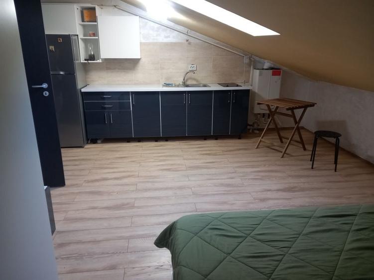 Garsonieră decomandată în Central