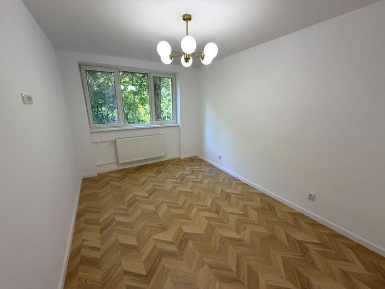 Apartament cu 3 camere semidecomandat în Floreasca