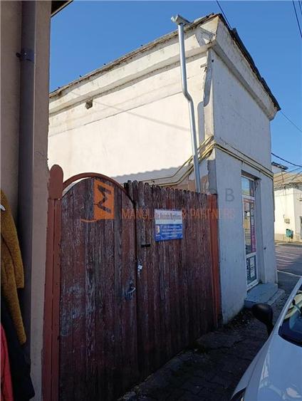Casă individuală cu 5 camere cu Canalizare în Broșteni