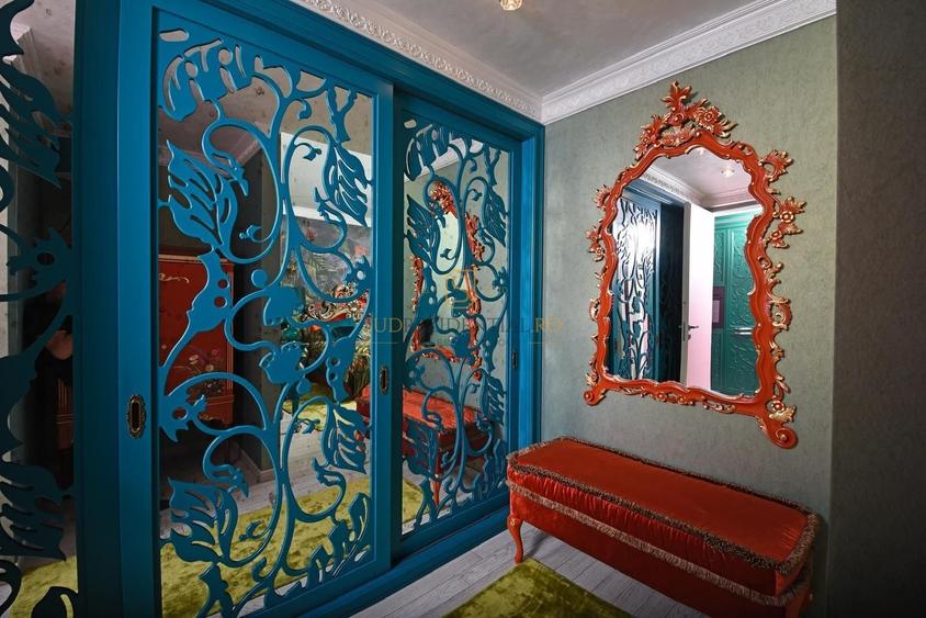 Apartament cu 4 camere decomandat, mobilat în Central