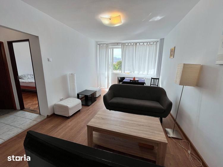 Apartament cu 3 camere decomandat în Gruia