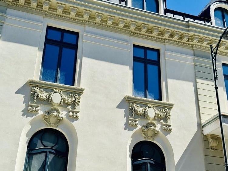 Casă cu 13 camere cu Garaj în Universitate