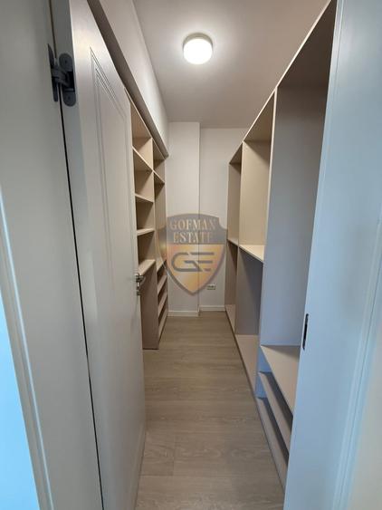 Apartament cu 3 camere decomandat, mobilat în Trocadero