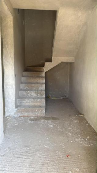 Casă cu 5 camere cu Teren 325 Mp în Moșnița Veche
