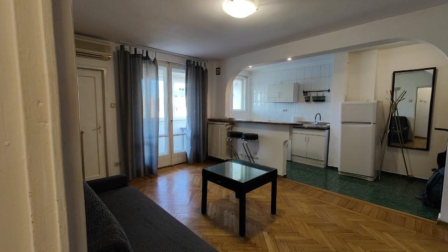 Apartament cu 2 camere semidecomandat, mobilat în Calea Victoriei