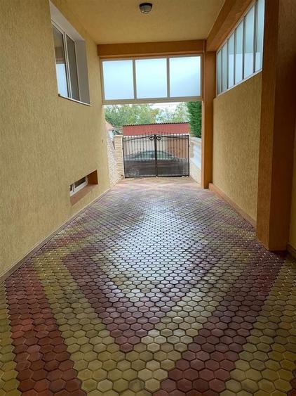 Casă individuală cu 9 camere cu Canalizare în Gruia