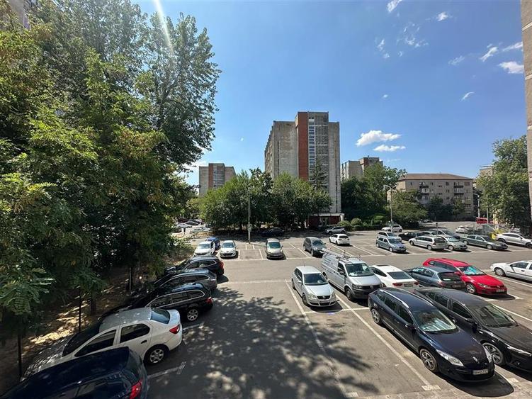 Apartament cu 3 camere decomandat în Dacia