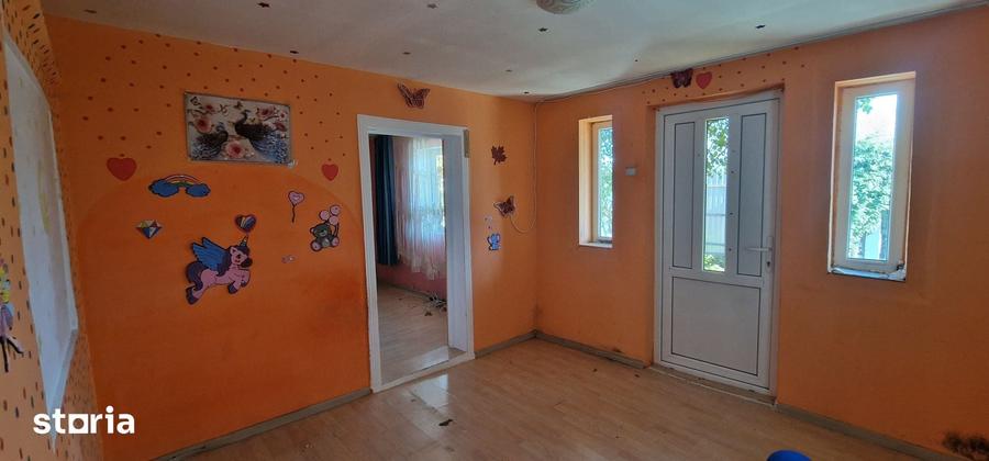 Casă cu 3 camere cu Teren 3589 Mp în Săucești