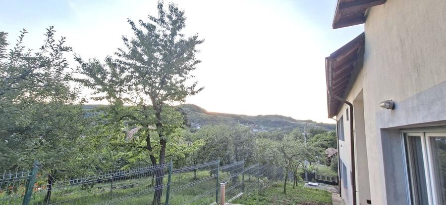 Casă cu 4 camere în Ștefănești