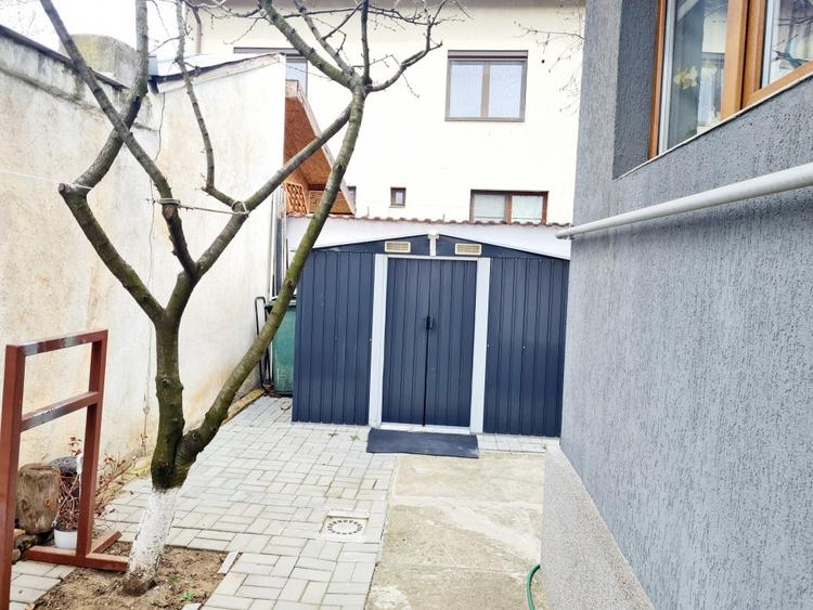 Casă individuală cu 5 camere cu Canalizare în Andronache