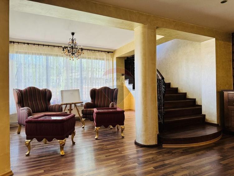Casă individuală cu 4 camere cu Teren 563 Mp în Central